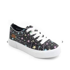 Blowfish “Star Dazzle” big kids sneakers in size 4 NEW!